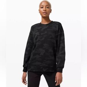 Lululemon Perfectly Oversized Crew, Heritage 365 Camo Deep Coal Multi, size 6